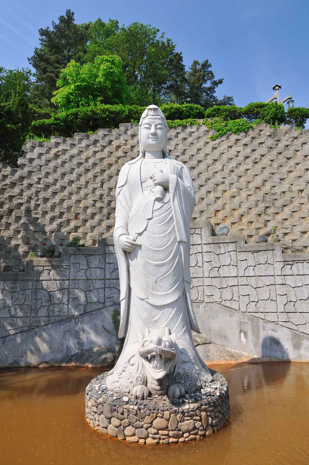 추모공원-보살상.jpg